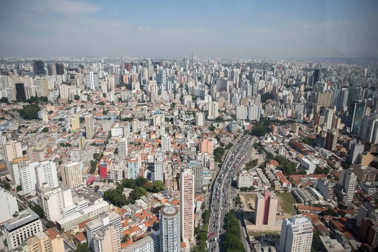 Frente fria se afasta de São Paulo e traz tempo ameno no sábado