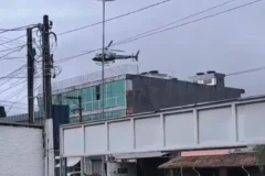 Polícia militar realiza buscas por suspeito de roubo de carro com apoio do Águia